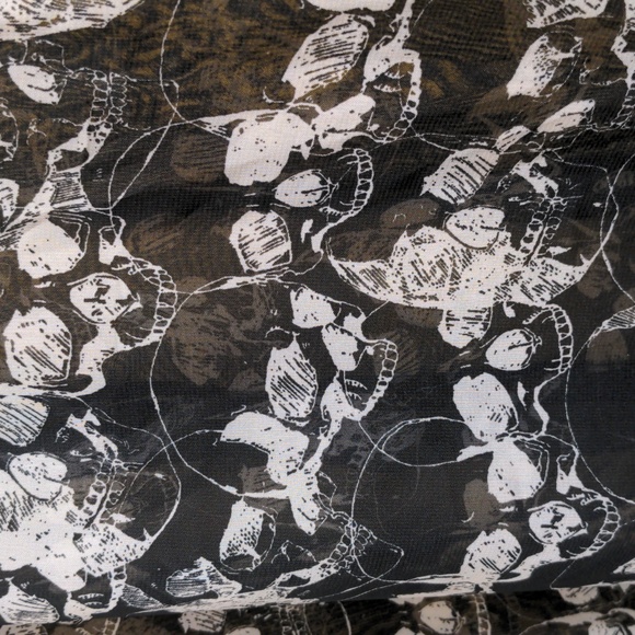 Social Misfits Shear Skulls Studded Collar Button Up Top - Picture 2 of 5